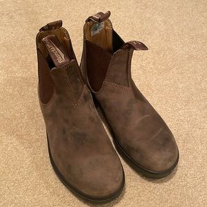 Women’s Blundstone Chelsea Boot- Rustic Brown #585